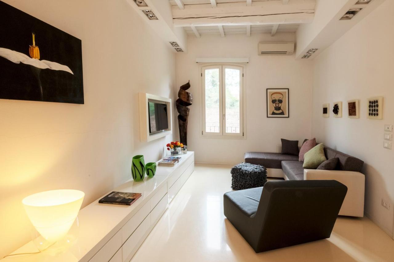 Villa Charming Flat In Centro A Ferrara Con Posto Auto Exterior foto