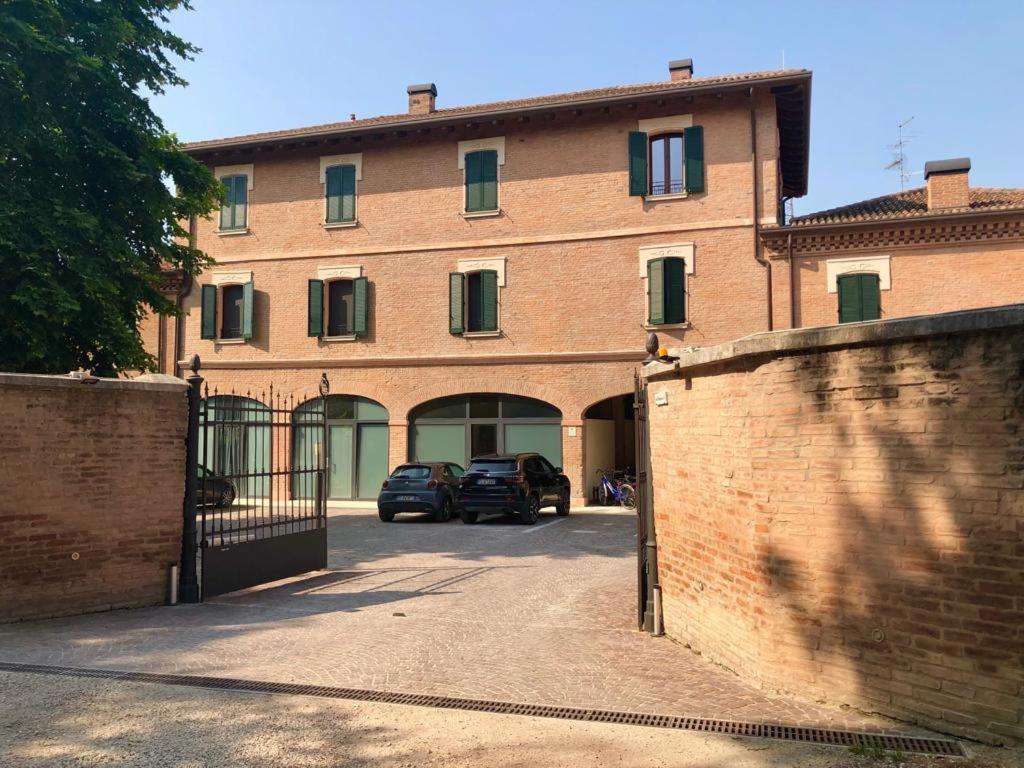 Villa Charming Flat In Centro A Ferrara Con Posto Auto Exterior foto