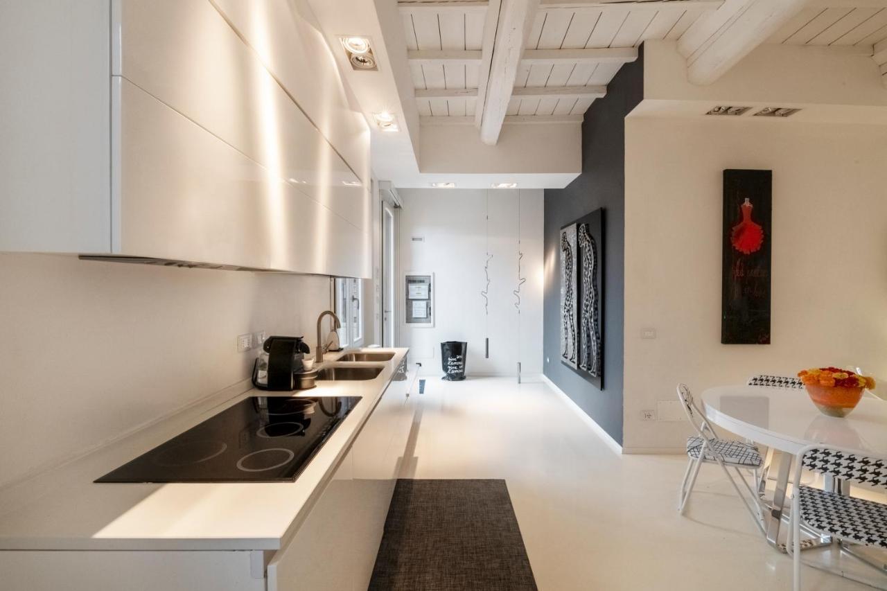 Villa Charming Flat In Centro A Ferrara Con Posto Auto Exterior foto