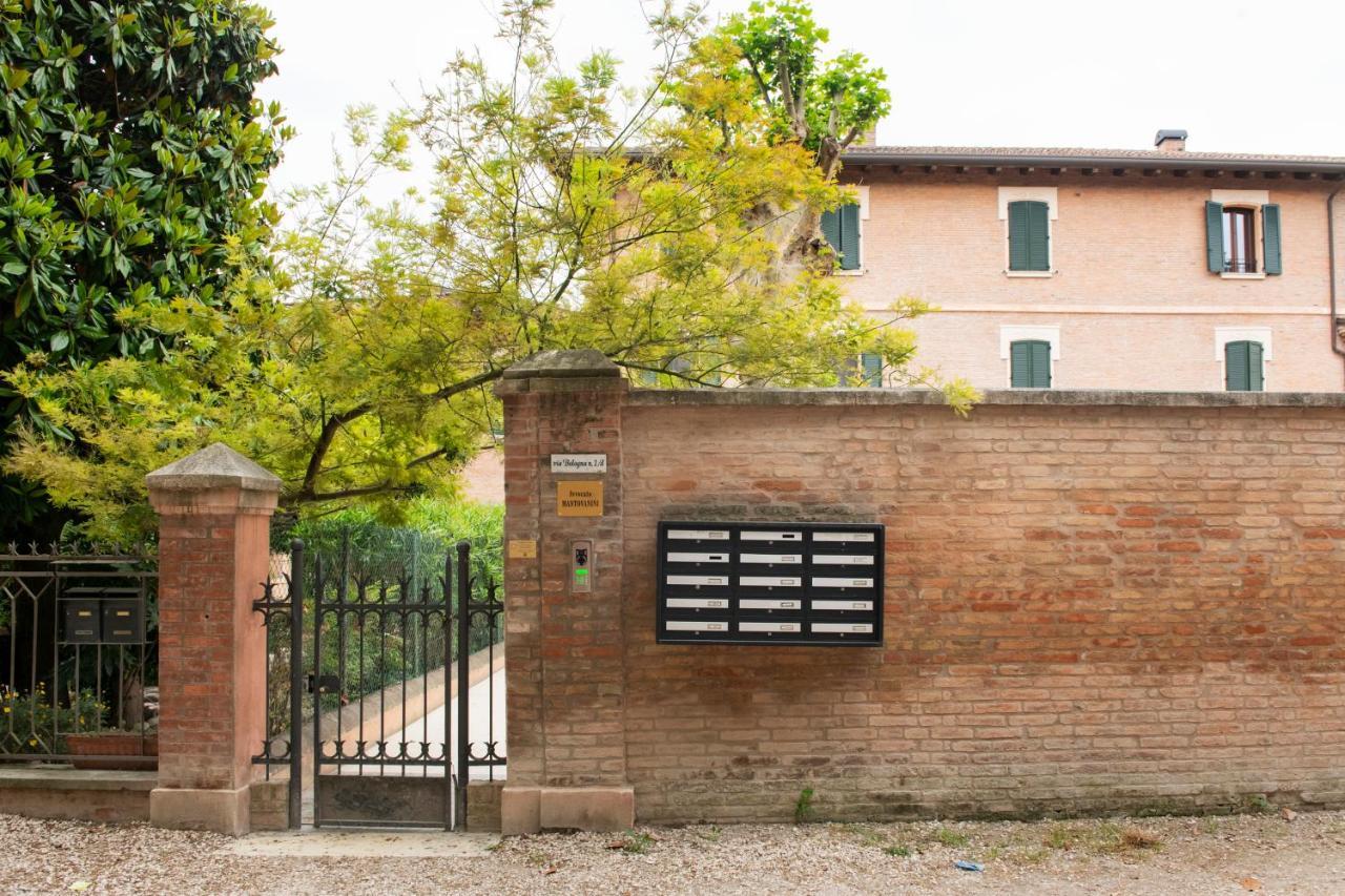 Villa Charming Flat In Centro A Ferrara Con Posto Auto Exterior foto