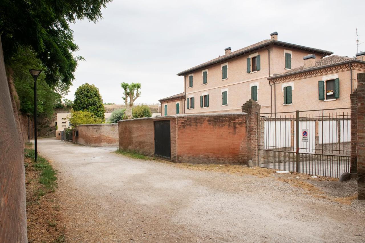 Villa Charming Flat In Centro A Ferrara Con Posto Auto Exterior foto