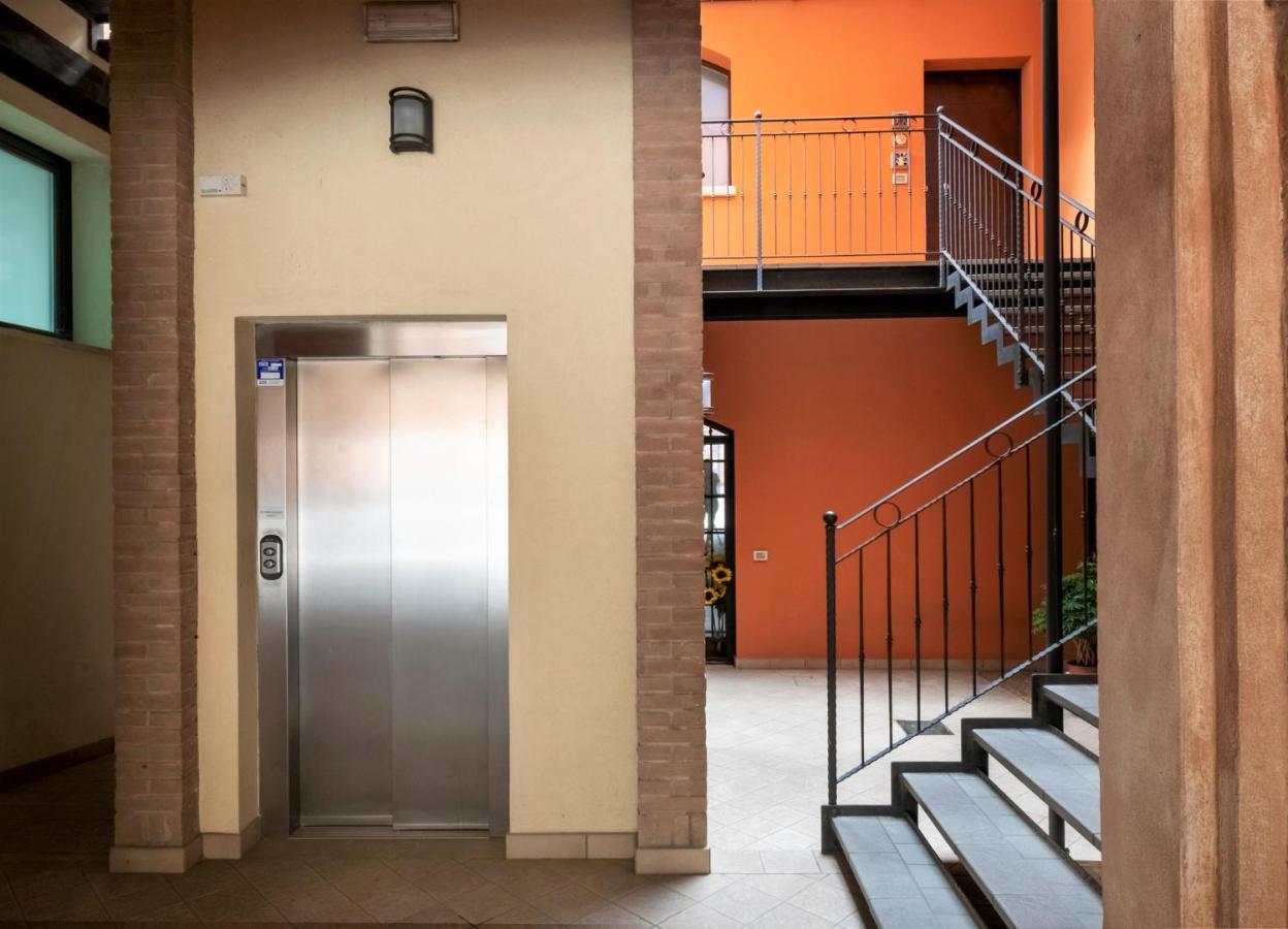 Villa Charming Flat In Centro A Ferrara Con Posto Auto Exterior foto