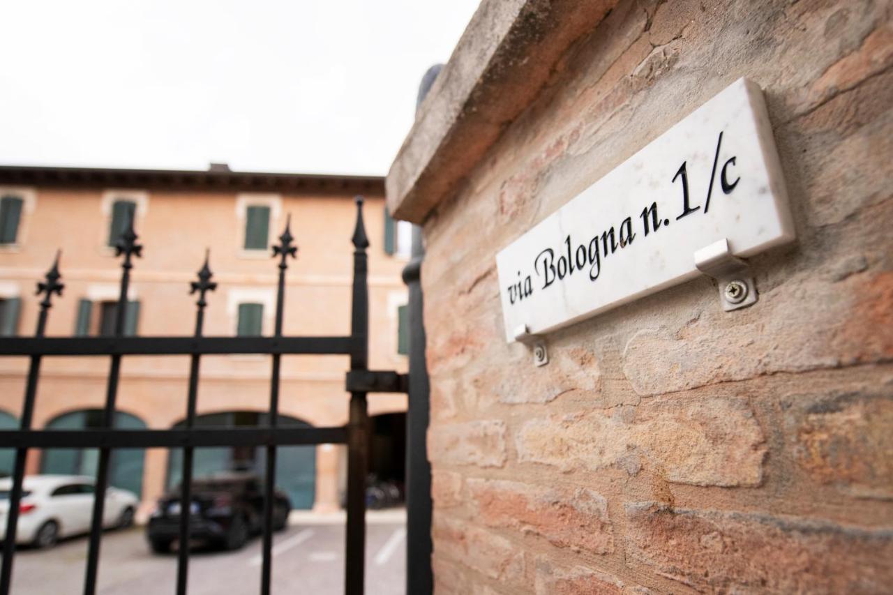 Villa Charming Flat In Centro A Ferrara Con Posto Auto Exterior foto