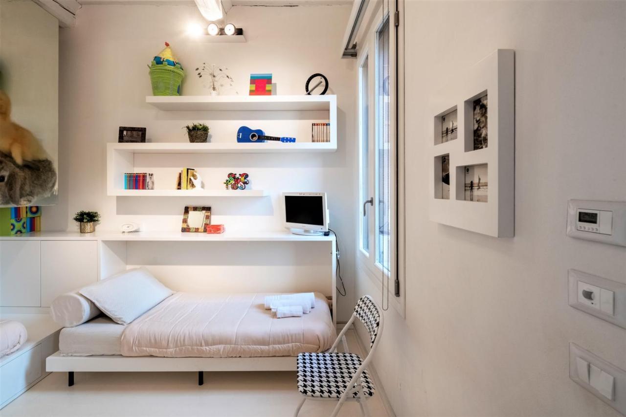 Villa Charming Flat In Centro A Ferrara Con Posto Auto Exterior foto